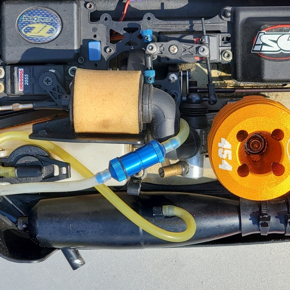 Losi 8t truggy 97percent new